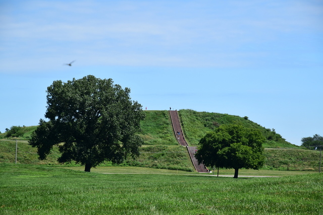 Cahokia2.JPG - 聖路易斯與卡霍基亞遺址