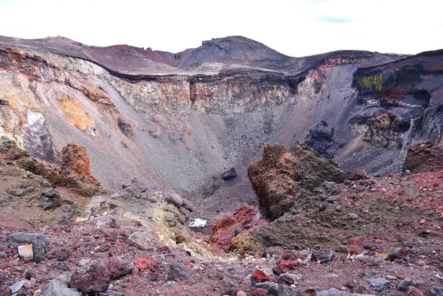 hike_crater.JPG - 東京富士山五日